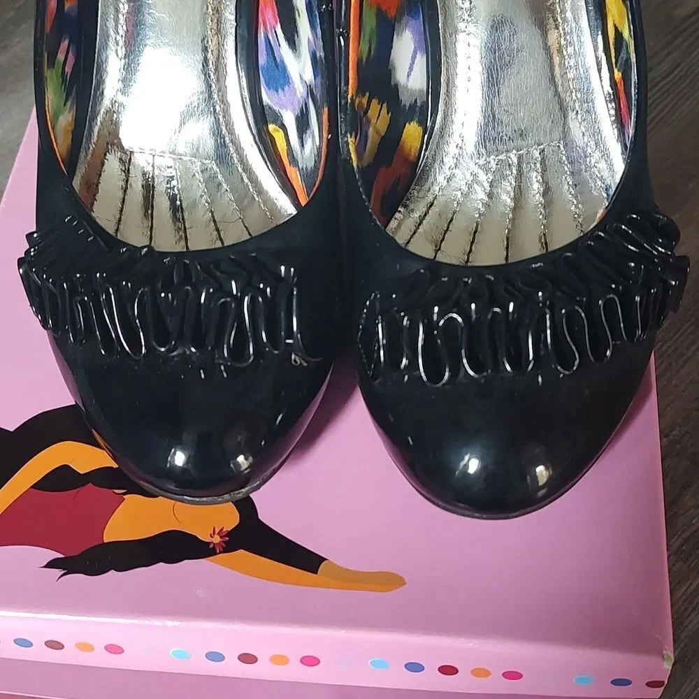 Torta Caliente black Emmy patent heels  Sz 9
